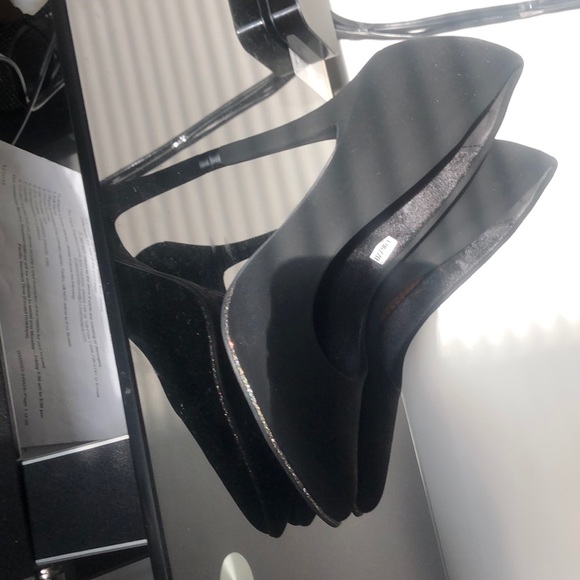 Heels - Picture 1 of 4